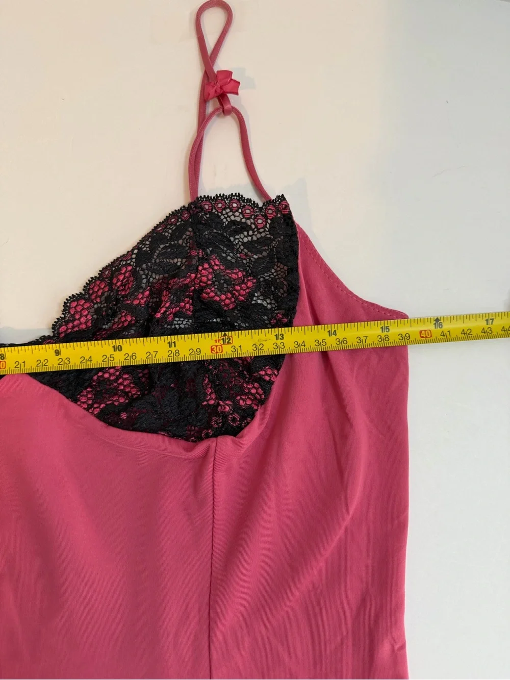 Vía Nicci Médium Y2K Pink Slip Nightgown with Black Lace